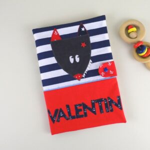 Protège carnet de santé personnalisé prénom Valentin, cadeau original bébé garcon rouge et bleu marine